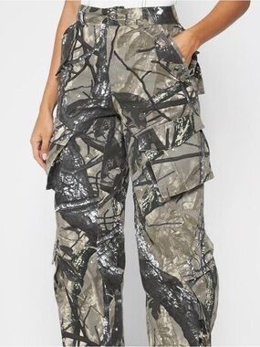 Maniere De Voir 
Women's Cargo Pants in Green Camo Print